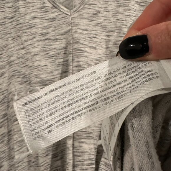 ABERCROMBIE & FITCH Women’s Gray V neck Cozy Sweater Size M Medium - Picture 4 of 4